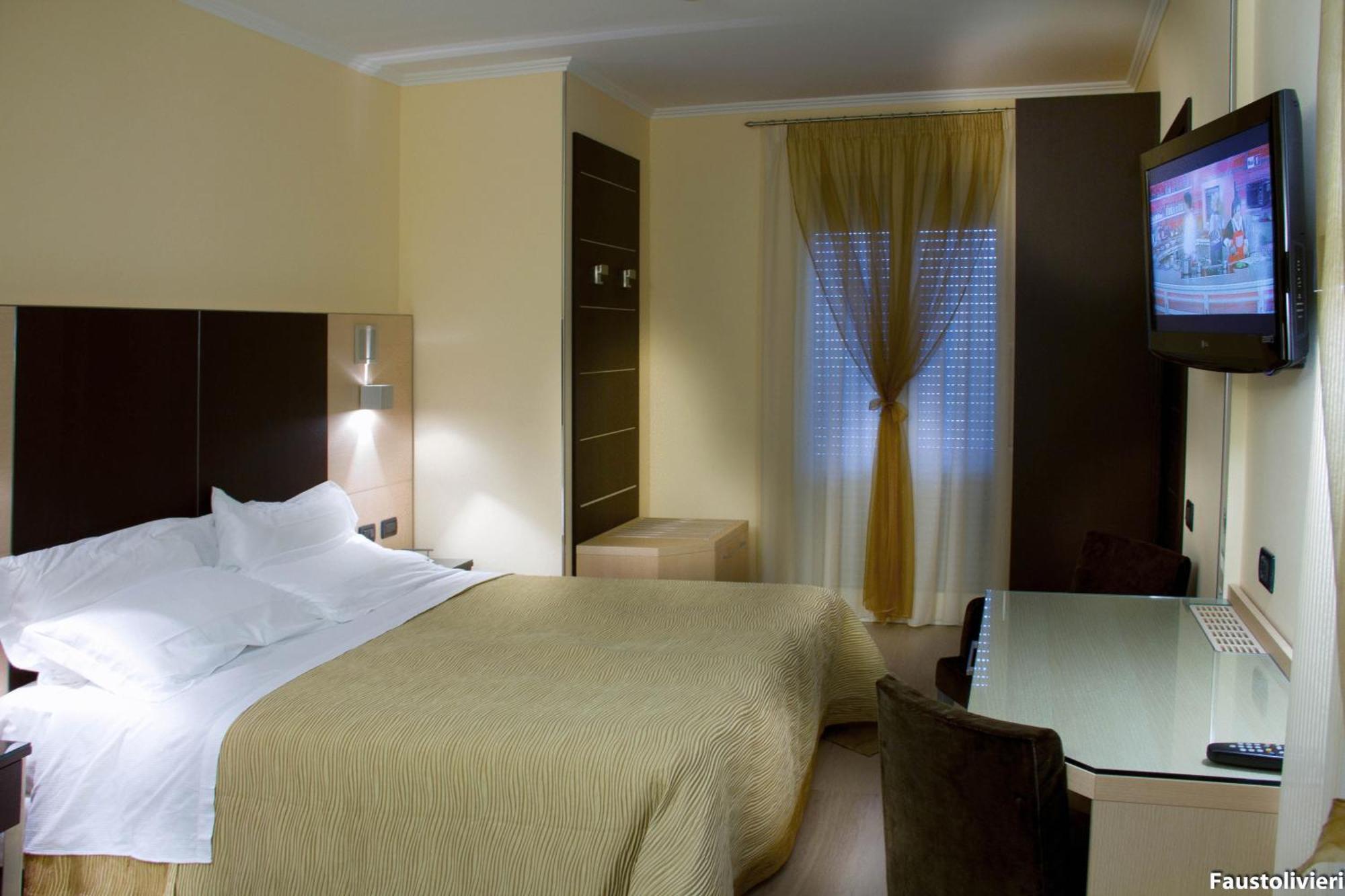 Hotel Imperial Сан Бенедето дел Тронто Екстериор снимка