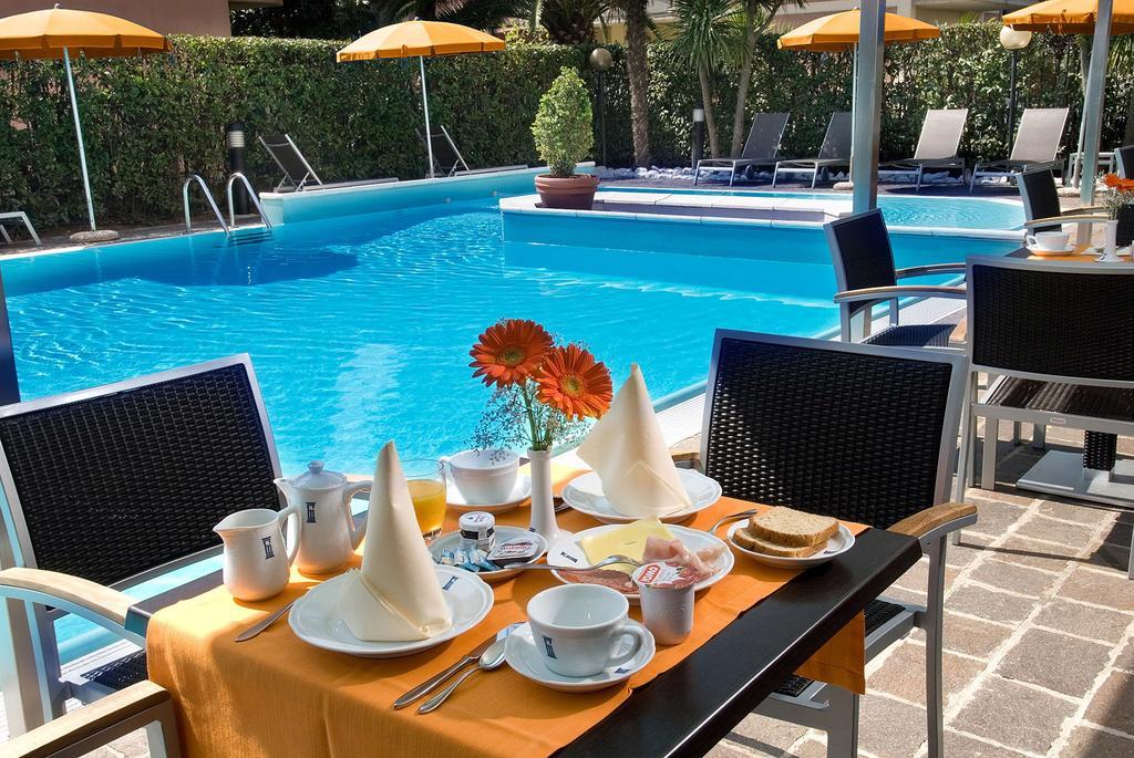Hotel Imperial Сан Бенедето дел Тронто Екстериор снимка
