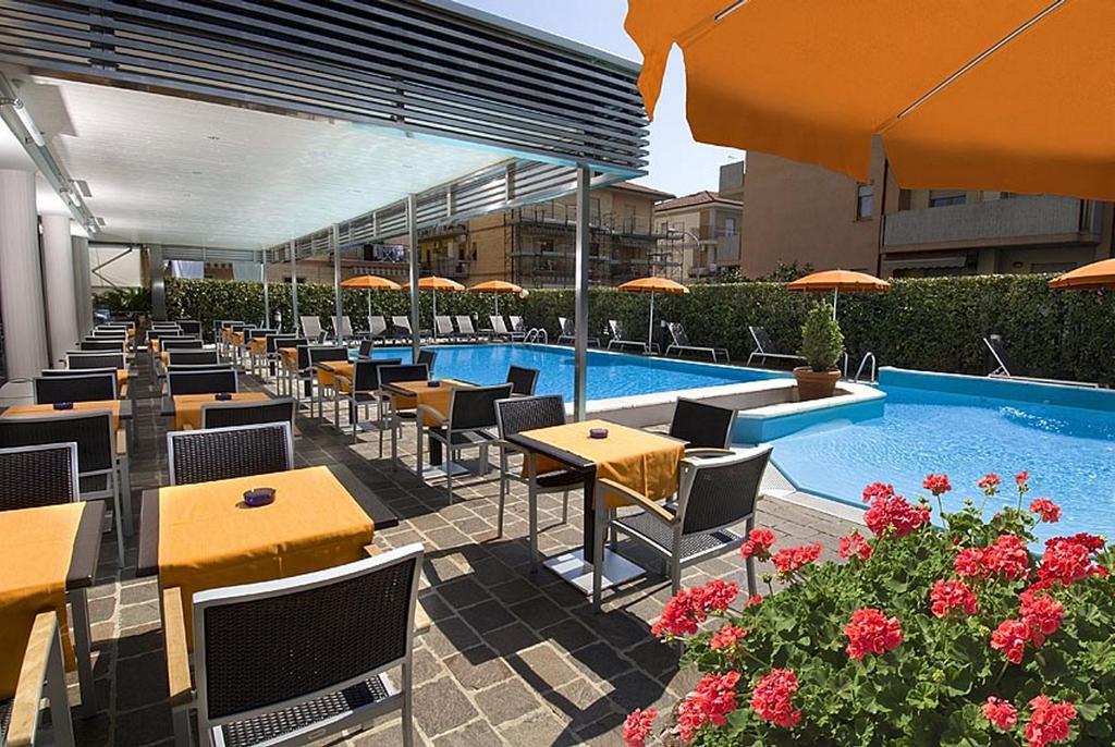 Hotel Imperial Сан Бенедето дел Тронто Екстериор снимка