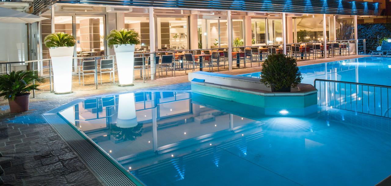 Hotel Imperial Сан Бенедето дел Тронто Екстериор снимка