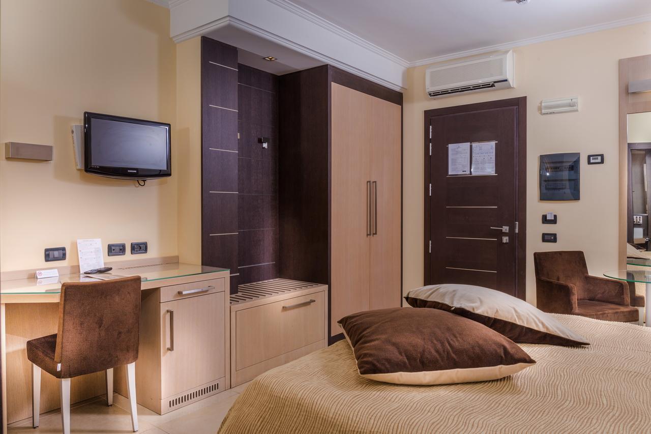 Hotel Imperial Сан Бенедето дел Тронто Екстериор снимка