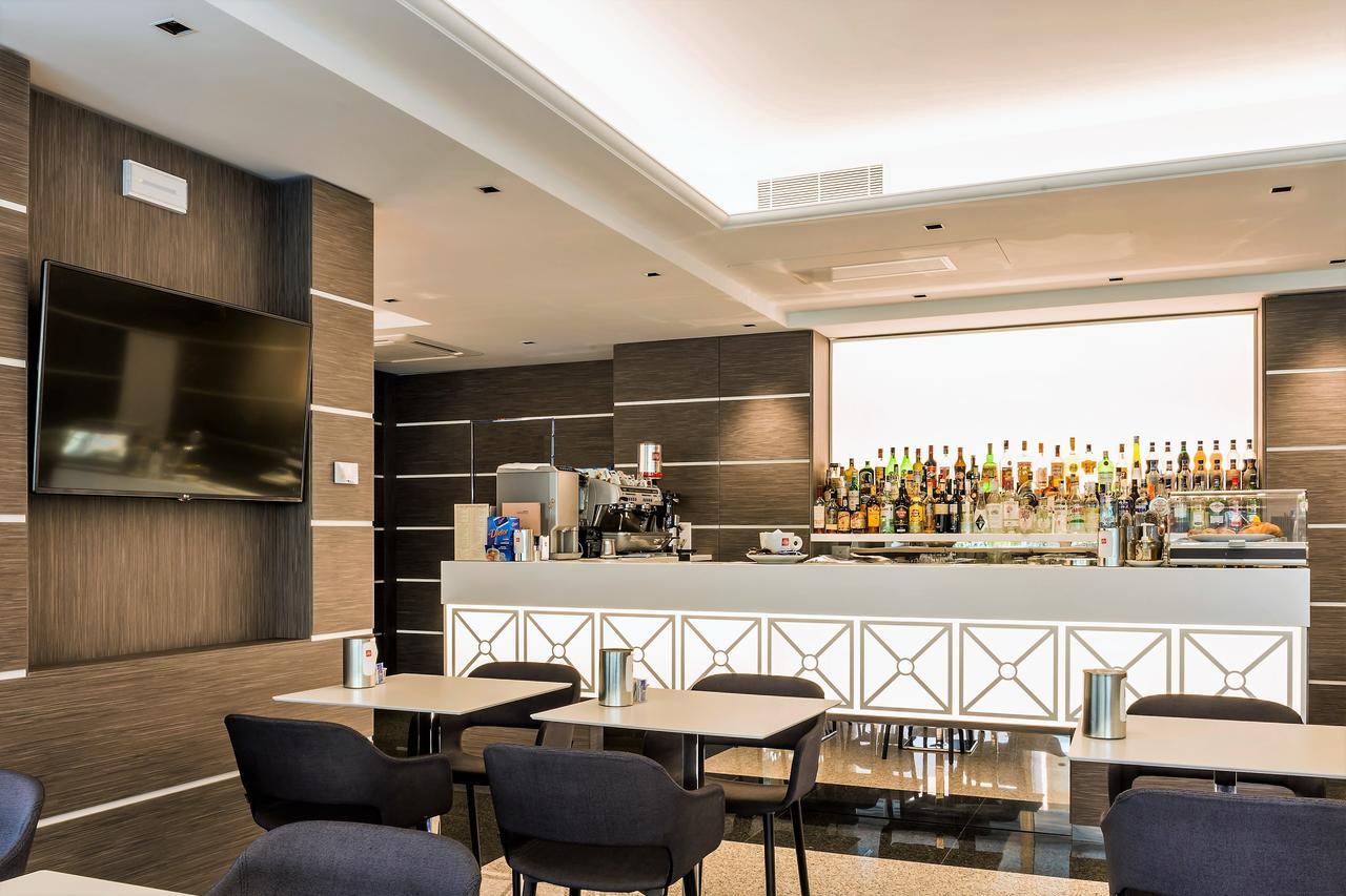 Hotel Imperial Сан Бенедето дел Тронто Екстериор снимка