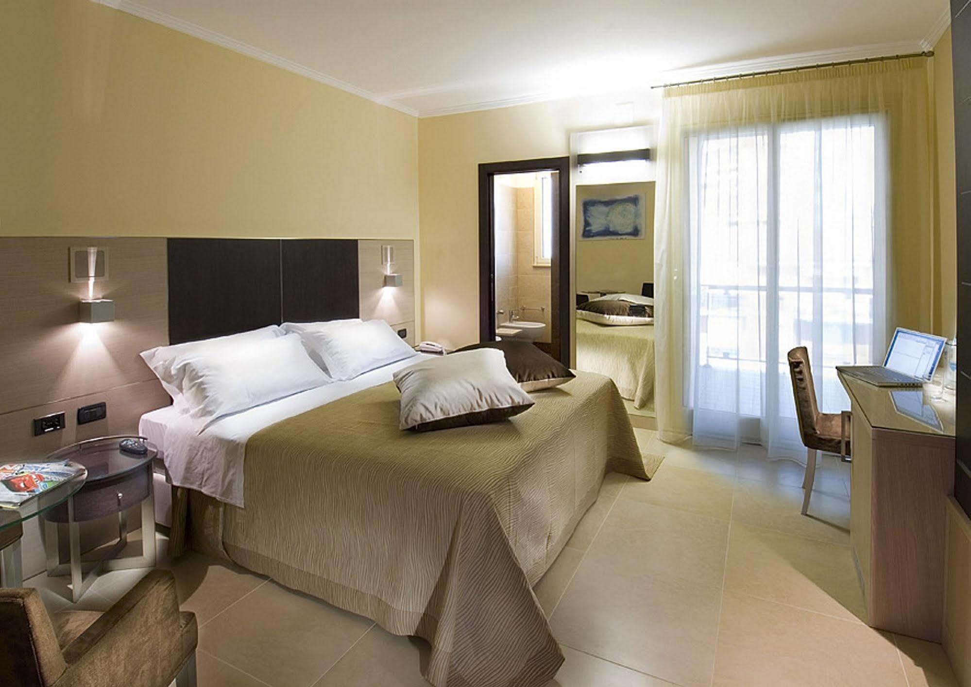 Hotel Imperial Сан Бенедето дел Тронто Екстериор снимка