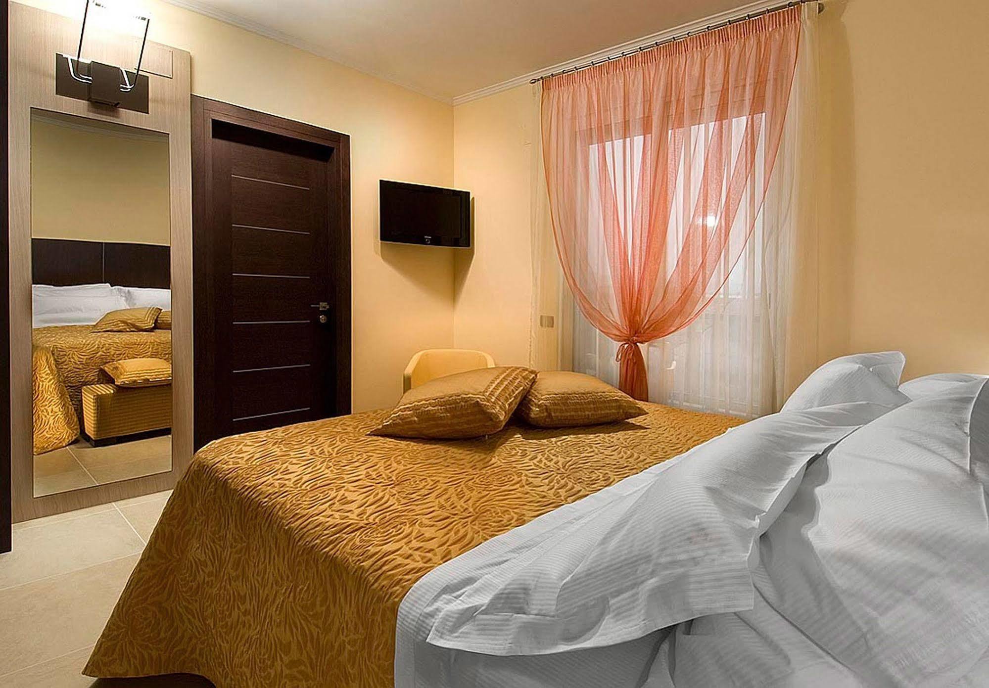 Hotel Imperial Сан Бенедето дел Тронто Екстериор снимка