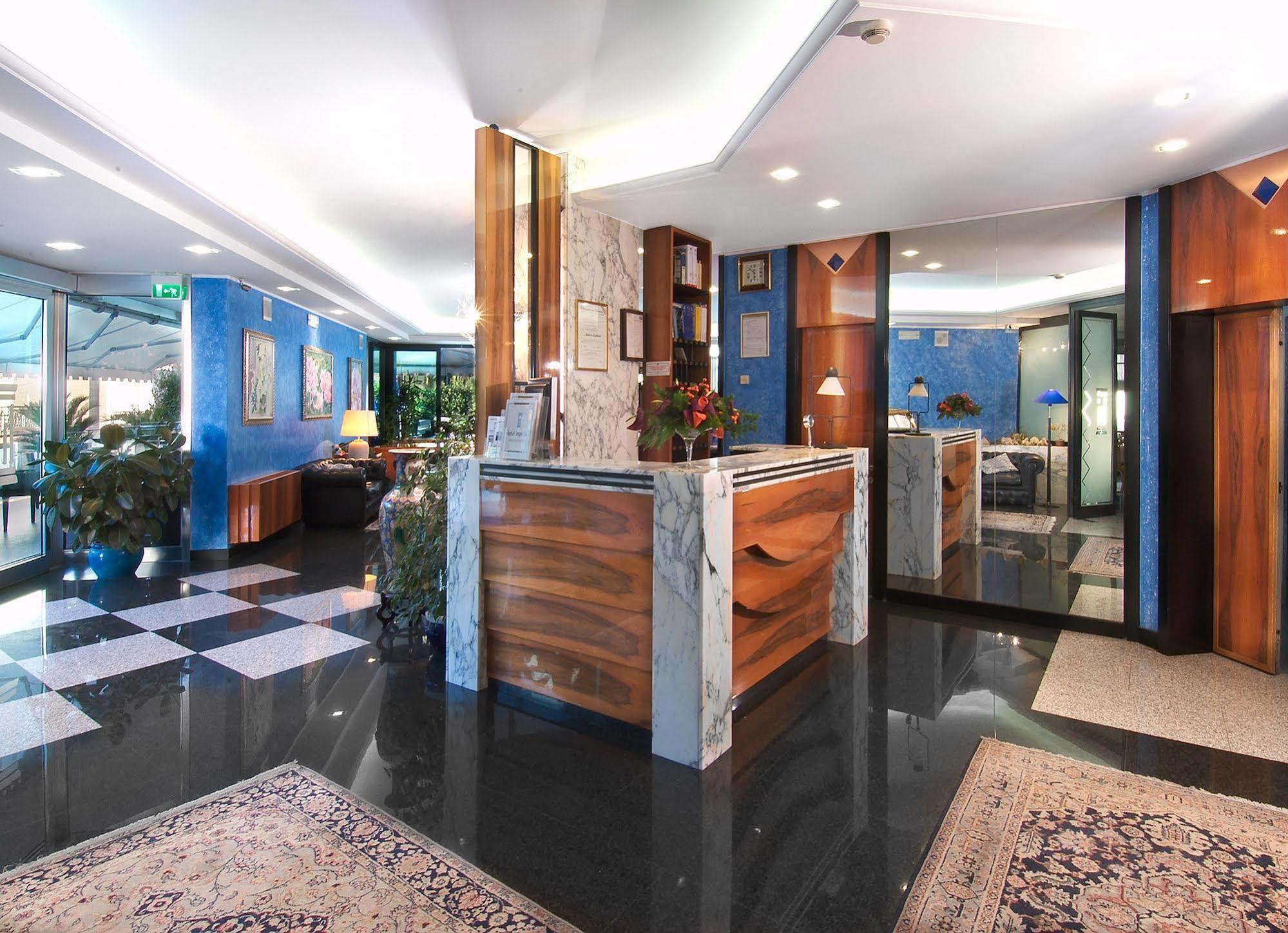 Hotel Imperial Сан Бенедето дел Тронто Екстериор снимка